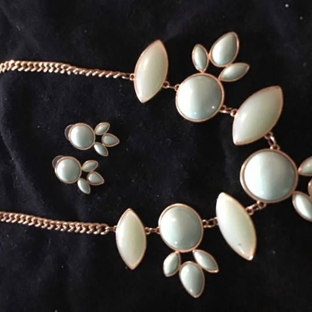 Gold-Tone Mint Green Statement Necklace and Earring Set Vintage